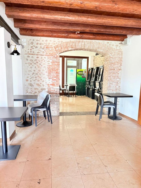 negozio in affitto a Romano d'Ezzelino