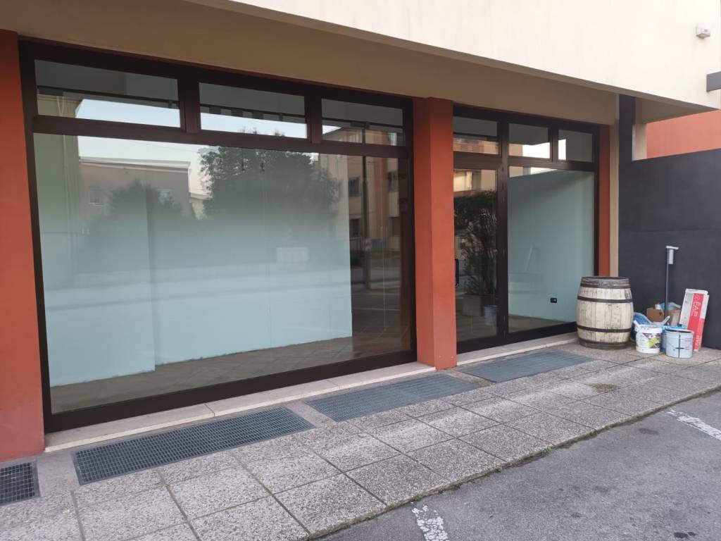 negozio in affitto a Rosà