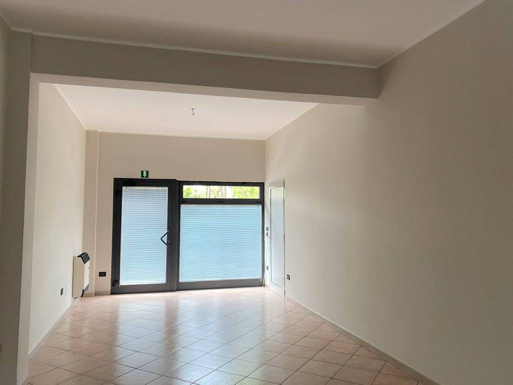 negozio in affitto a Rosà