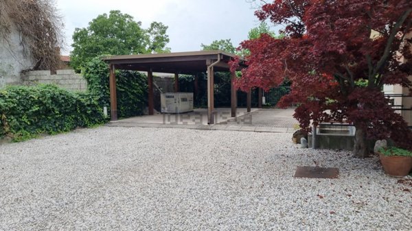 negozio in affitto a Rosà in zona Cusinati