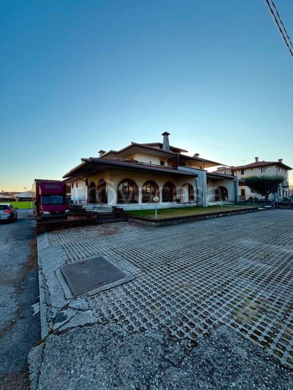 negozio in affitto a Rosà