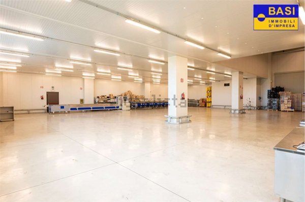 locale di sgombero in affitto a Rosà