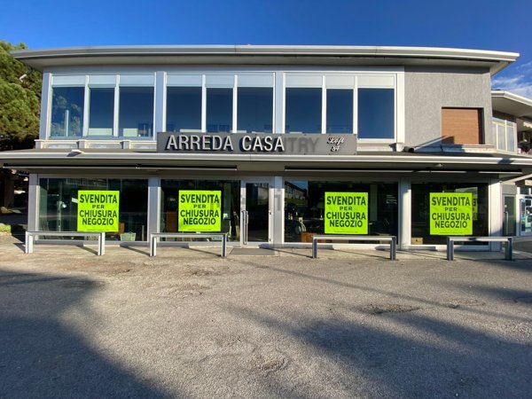 locale commerciale in affitto a Rosà