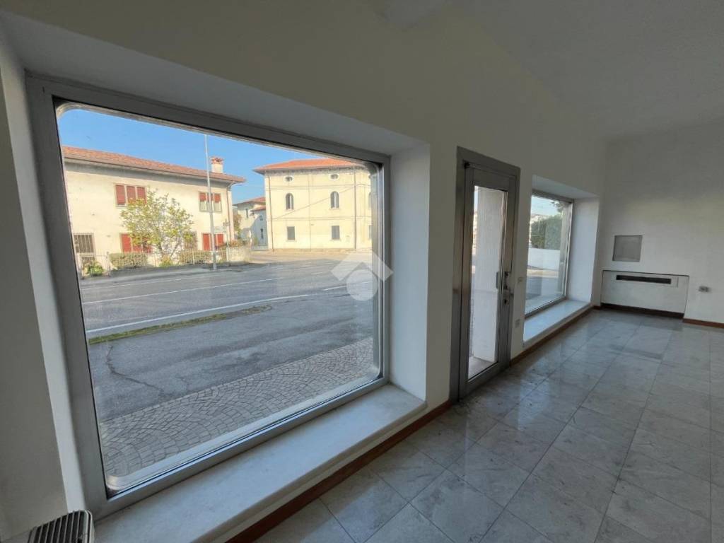 negozio in affitto a Rosà