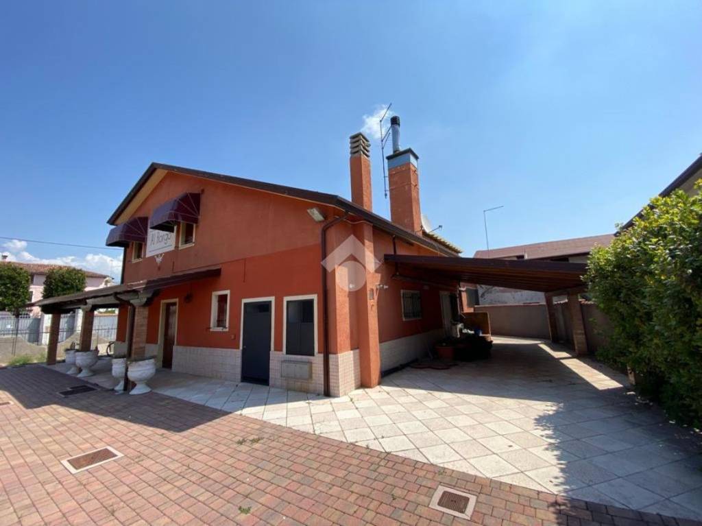 negozio in affitto a Rosà