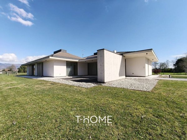 casa indipendente in affitto a Rosà