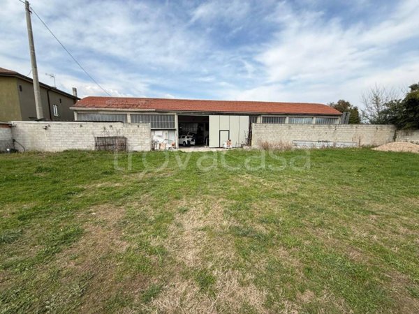 locale commerciale in affitto a Rosà