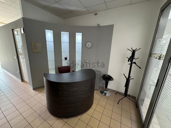 locale commerciale in affitto a Rosà