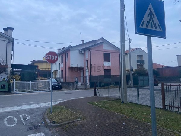casa indipendente in affitto a Rosà