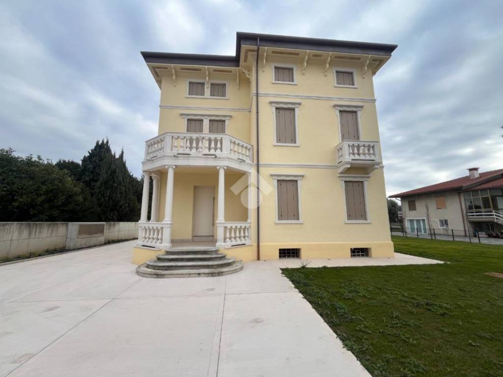 ufficio in affitto a Rosà in zona Cusinati