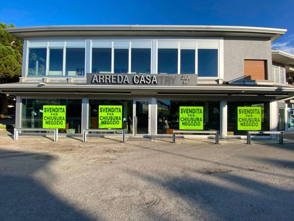 negozio in affitto a Rosà in zona Cusinati