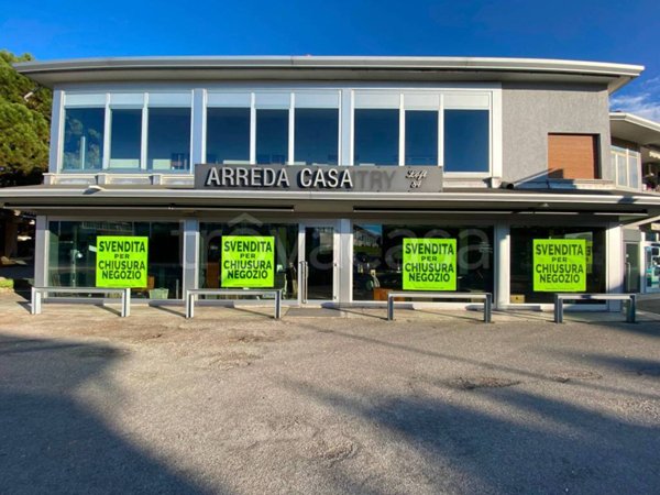 negozio in affitto a Rosà in zona Cusinati