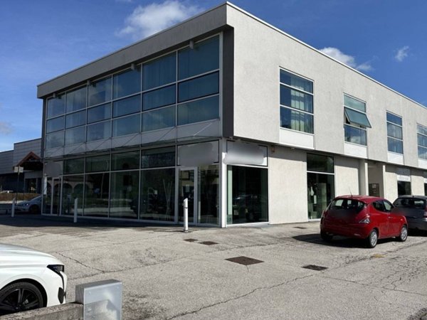 ufficio in affitto a Rosà in zona Cusinati