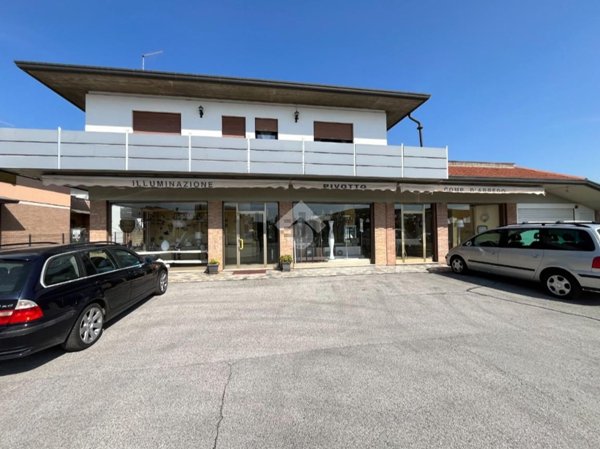 negozio in affitto a Rosà in zona Cusinati