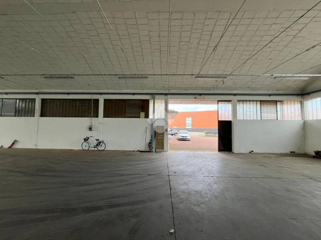 locale commerciale in affitto a Rossano Veneto