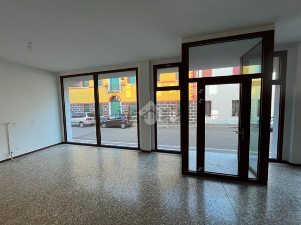 negozio in affitto a Rossano Veneto