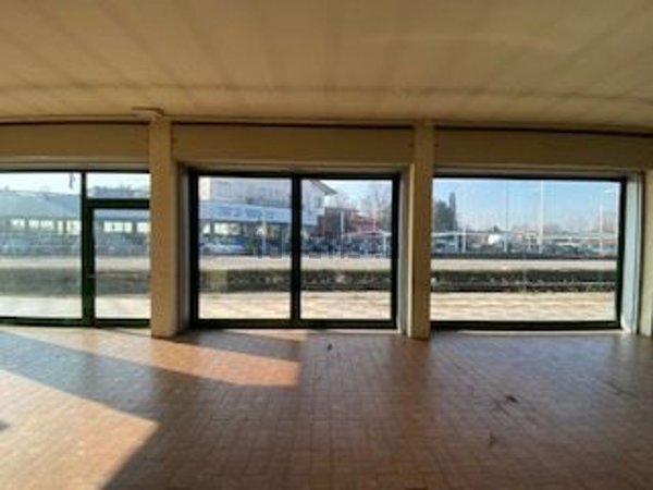 negozio in affitto a Rossano Veneto