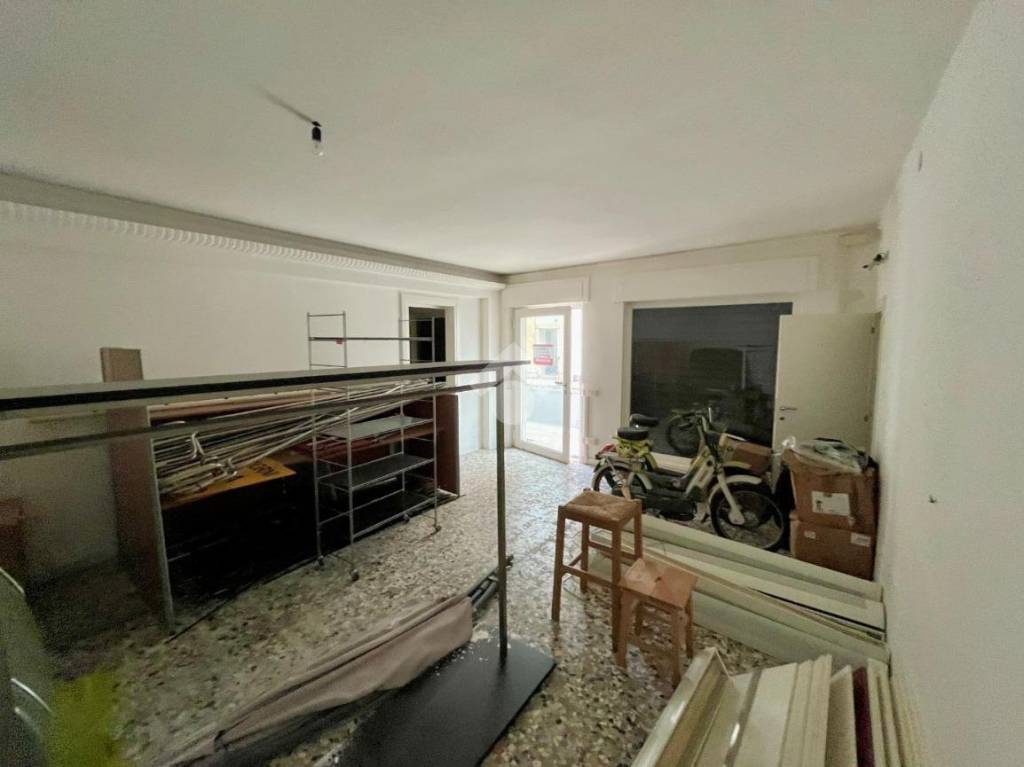 negozio in affitto a Rossano Veneto in zona Mottinello