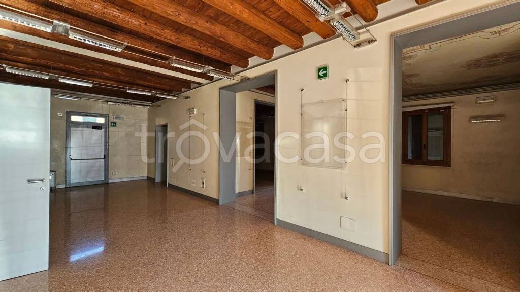 negozio in affitto a Rossano Veneto