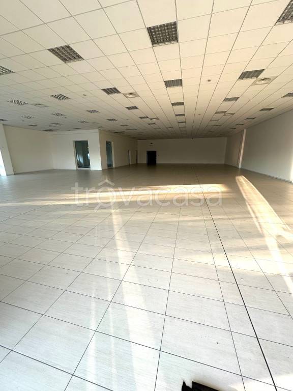 locale commerciale in affitto a Rossano Veneto