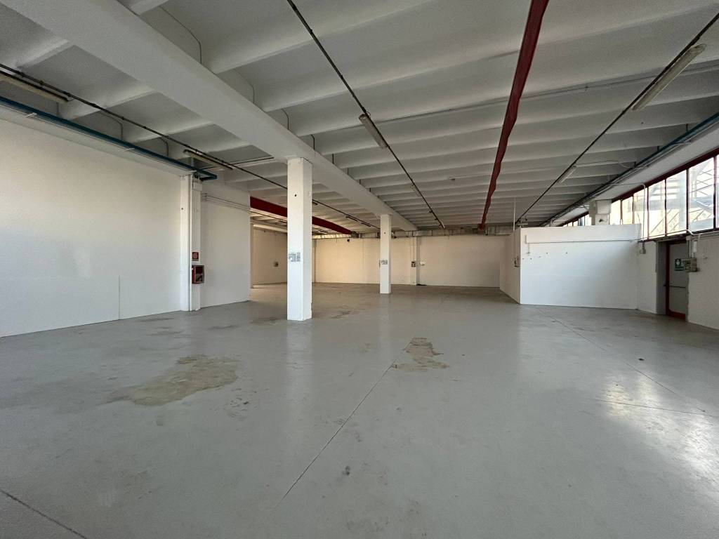 locale commerciale in affitto a Rossano Veneto