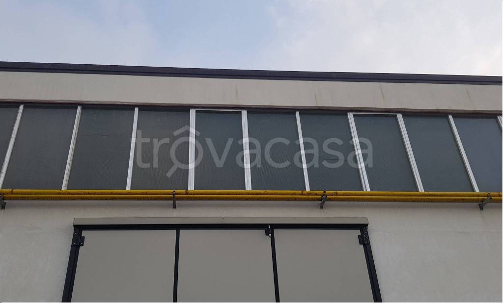 locale commerciale in affitto a Rossano Veneto