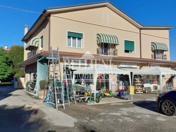 negozio in affitto a Sandrigo