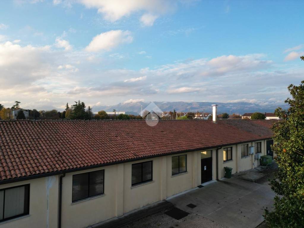 locale commerciale in affitto a Sandrigo