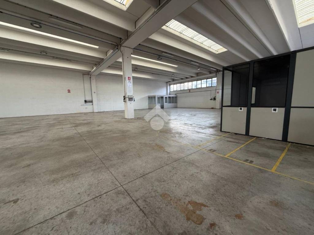 locale commerciale in affitto a Sarcedo