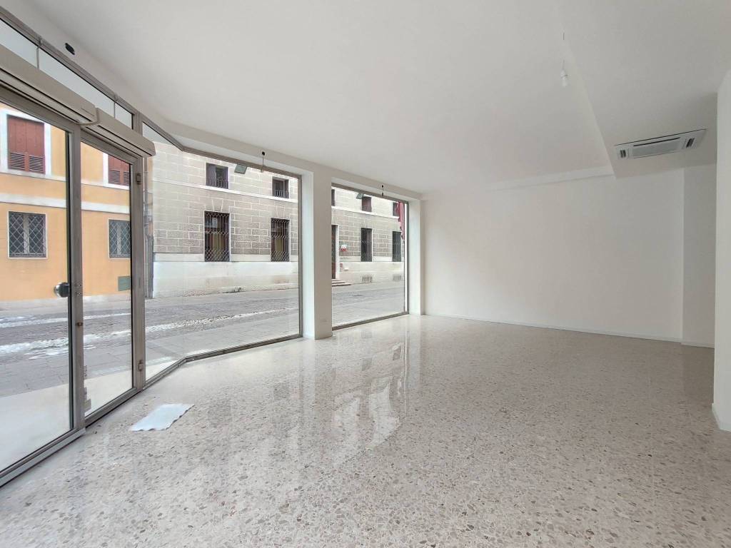 negozio in affitto a Schio