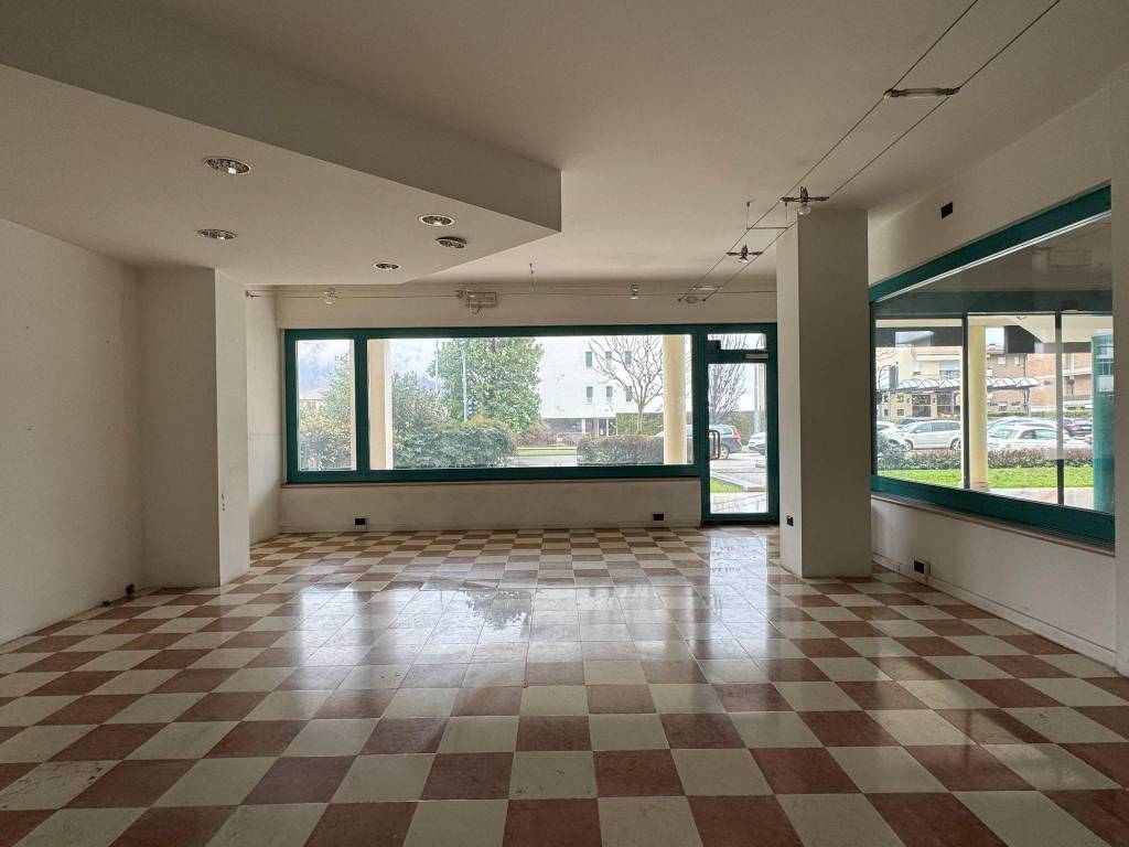 negozio in affitto a Schio