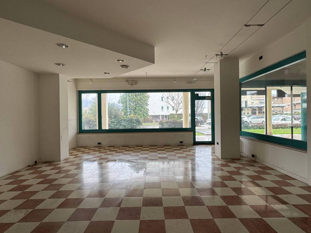 negozio in affitto a Schio