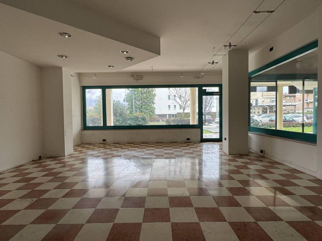 negozio in affitto a Schio