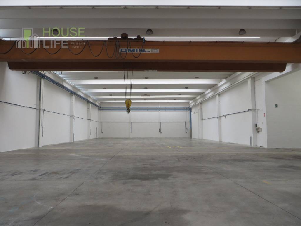locale commerciale in affitto a Schio