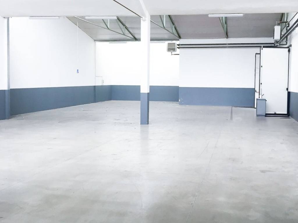 locale commerciale in affitto a Schio