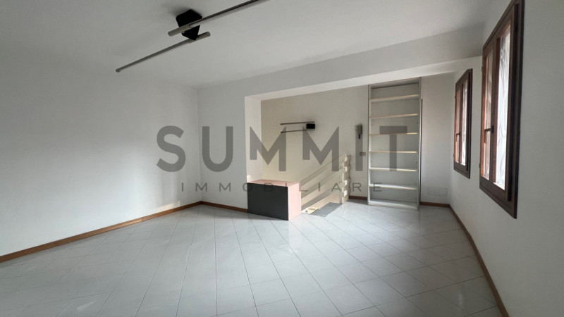 negozio in affitto a Schio in zona Magrè