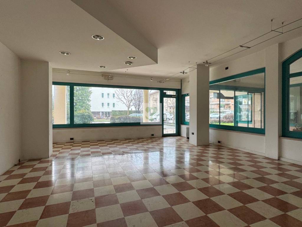 negozio in affitto a Schio
