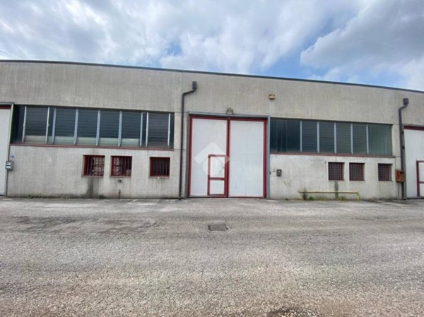 locale commerciale in affitto a Schio