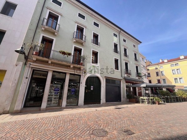 negozio in affitto a Schio in zona Monte Magrè