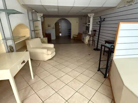 negozio in affitto a Schio in zona Monte Magrè