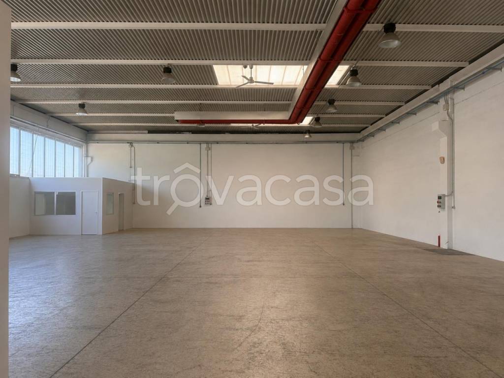 locale commerciale in affitto a Schio