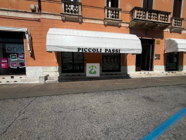 negozio in affitto a Schio in zona Monte Magrè