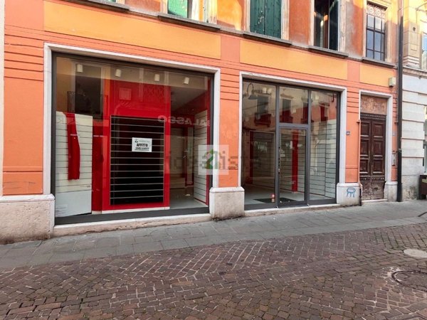 negozio in affitto a Schio in zona Monte Magrè
