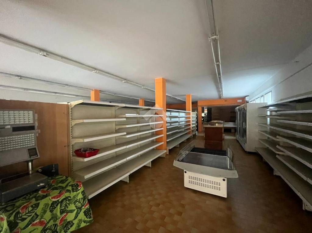 negozio in affitto a Solagna in zona Bresagge