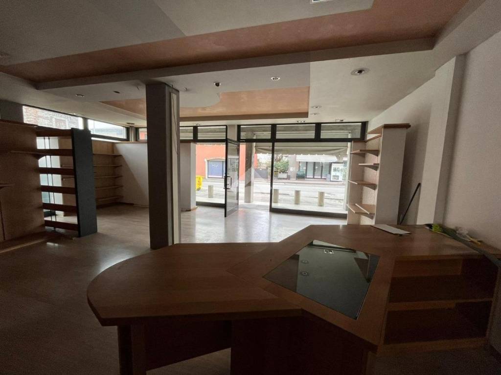 negozio in affitto a Tezze sul Brenta in zona Tezze