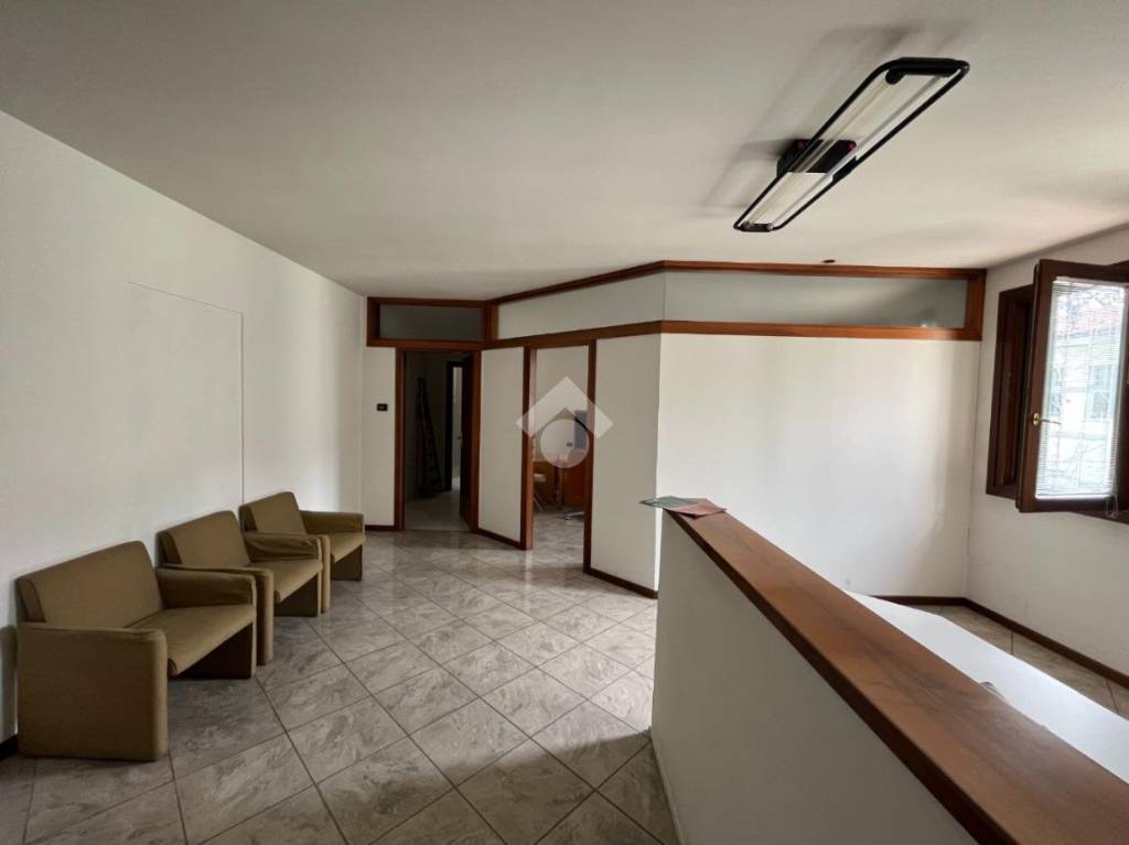 ufficio in affitto a Tezze sul Brenta in zona Belvedere