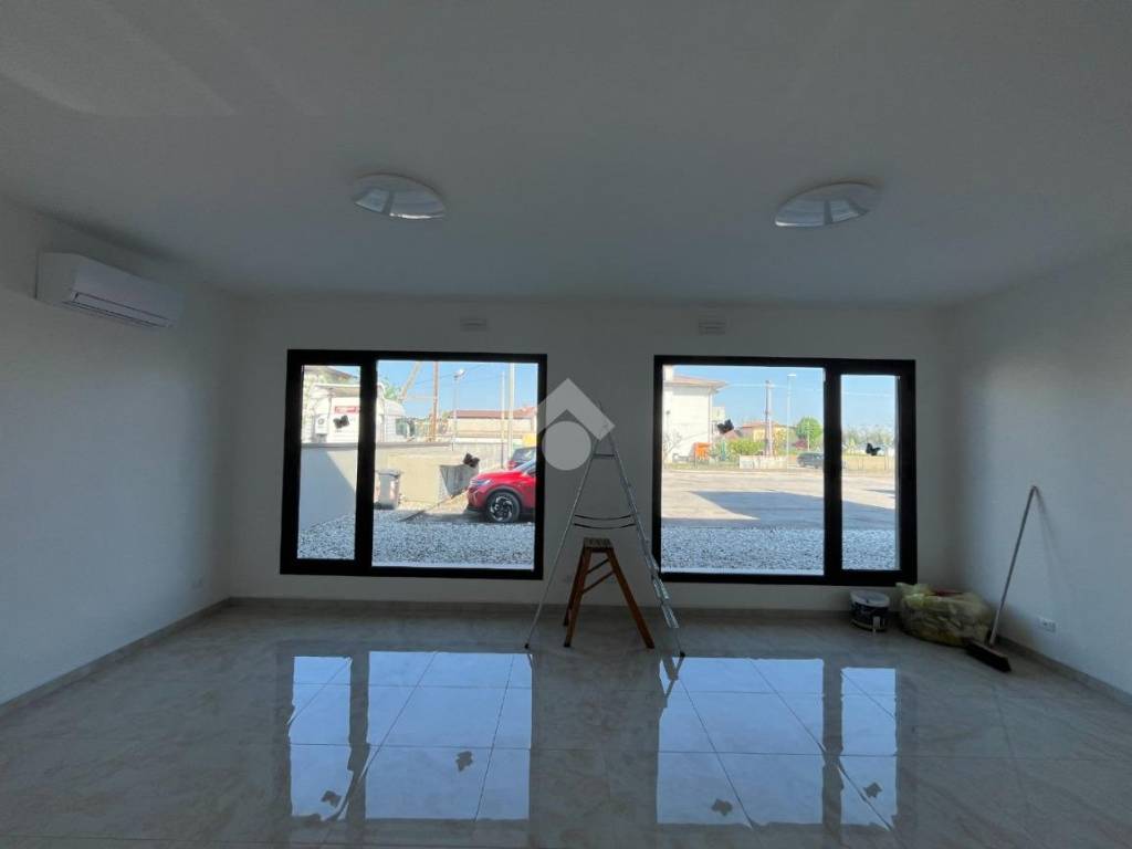 negozio in affitto a Tezze sul Brenta in zona Belvedere