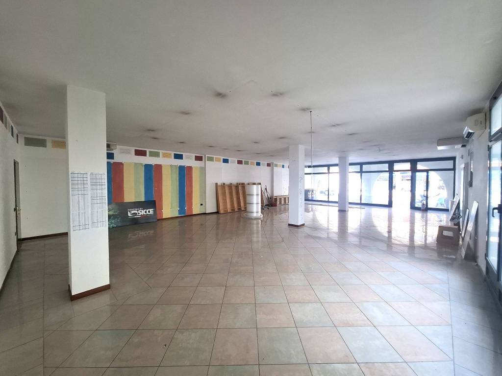 negozio in affitto a Tezze sul Brenta in zona Belvedere
