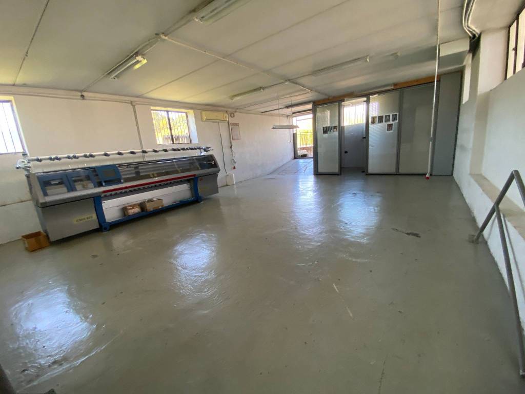 locale commerciale in affitto a Thiene in zona Santo