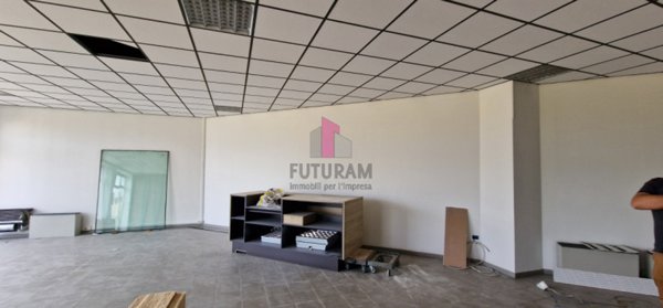 locale commerciale in affitto a Thiene